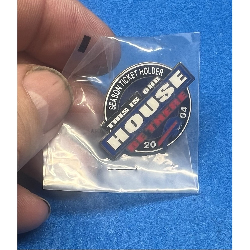 RARE 2004 Buffalo Bills NFL Season Ticket Holder Lapel Pin Unopened